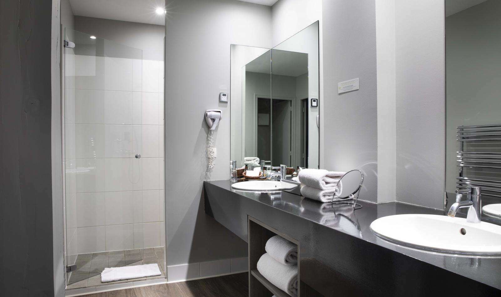 Hotel Country Club Yvré-lʼÉvêque Habitación foto