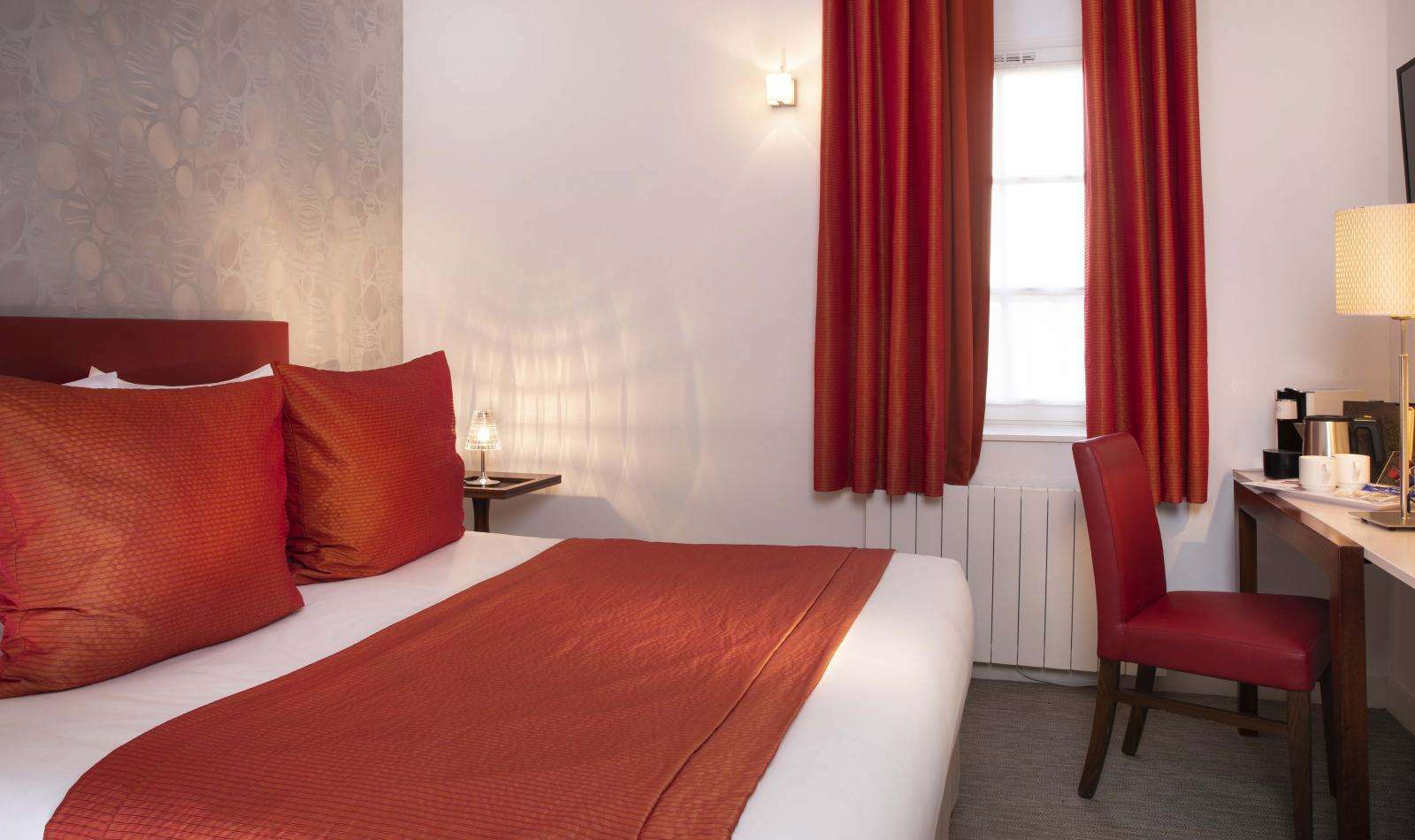 Hotel Country Club Yvré-lʼÉvêque Habitación foto